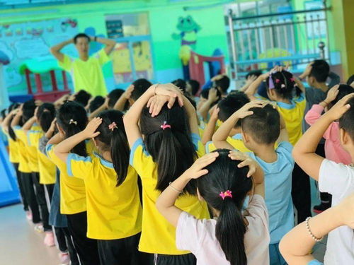 創意手工 花樣海綿棒在金蘋果二園的實踐探索